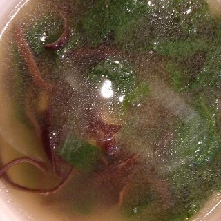 レタスとたまねぎとキクラゲと干し貝柱の中華スープ